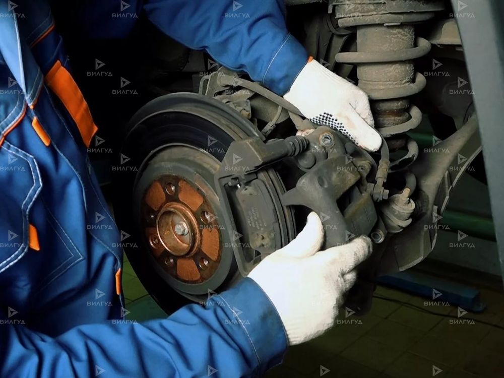 Замена тормозных колодок Mazda MPV в Волгограде