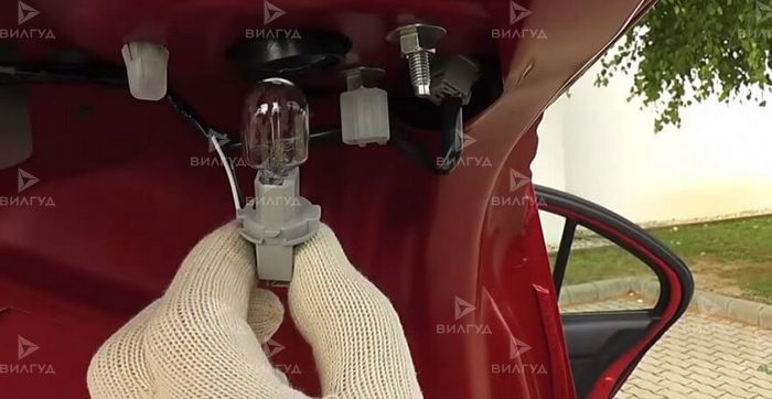 Замена лампы стоп сигнала Alfa Romeo 146 в Волгограде