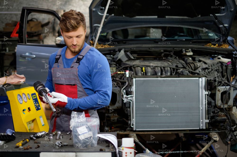 Замена радиатора охлаждения Audi A8 в Волгограде