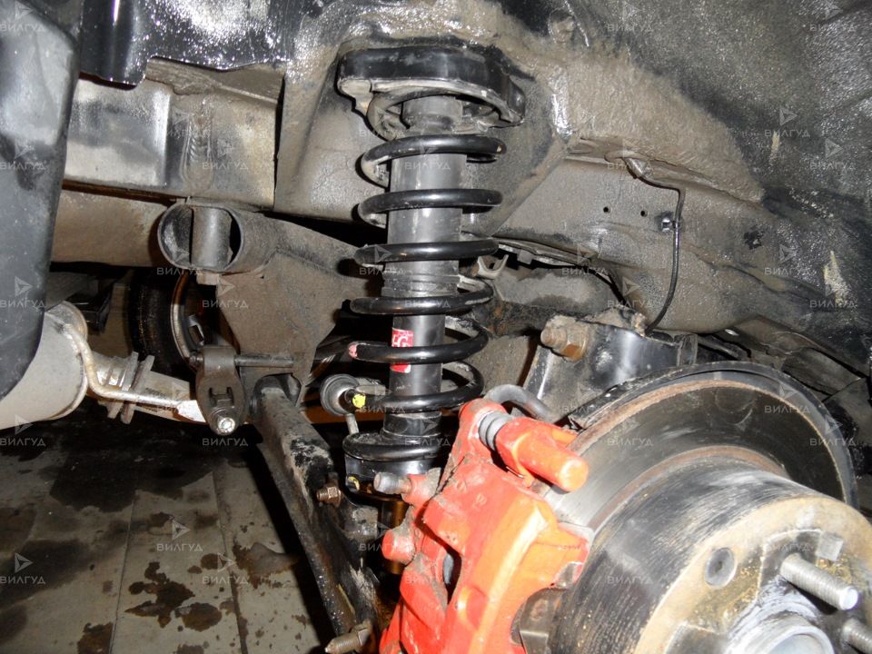 Замена задних амортизаторов Mazda 6 (GJ,GL) (08.2012 - H.B)