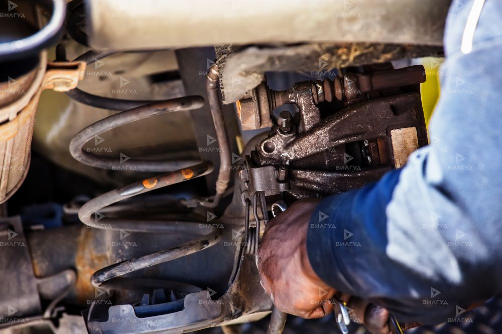 Как сделать замену амортизаторов и пружин подвески Mazda 626